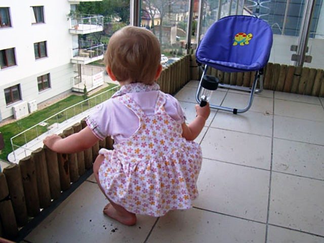 Безопасность детей на балконе, остекление балкона